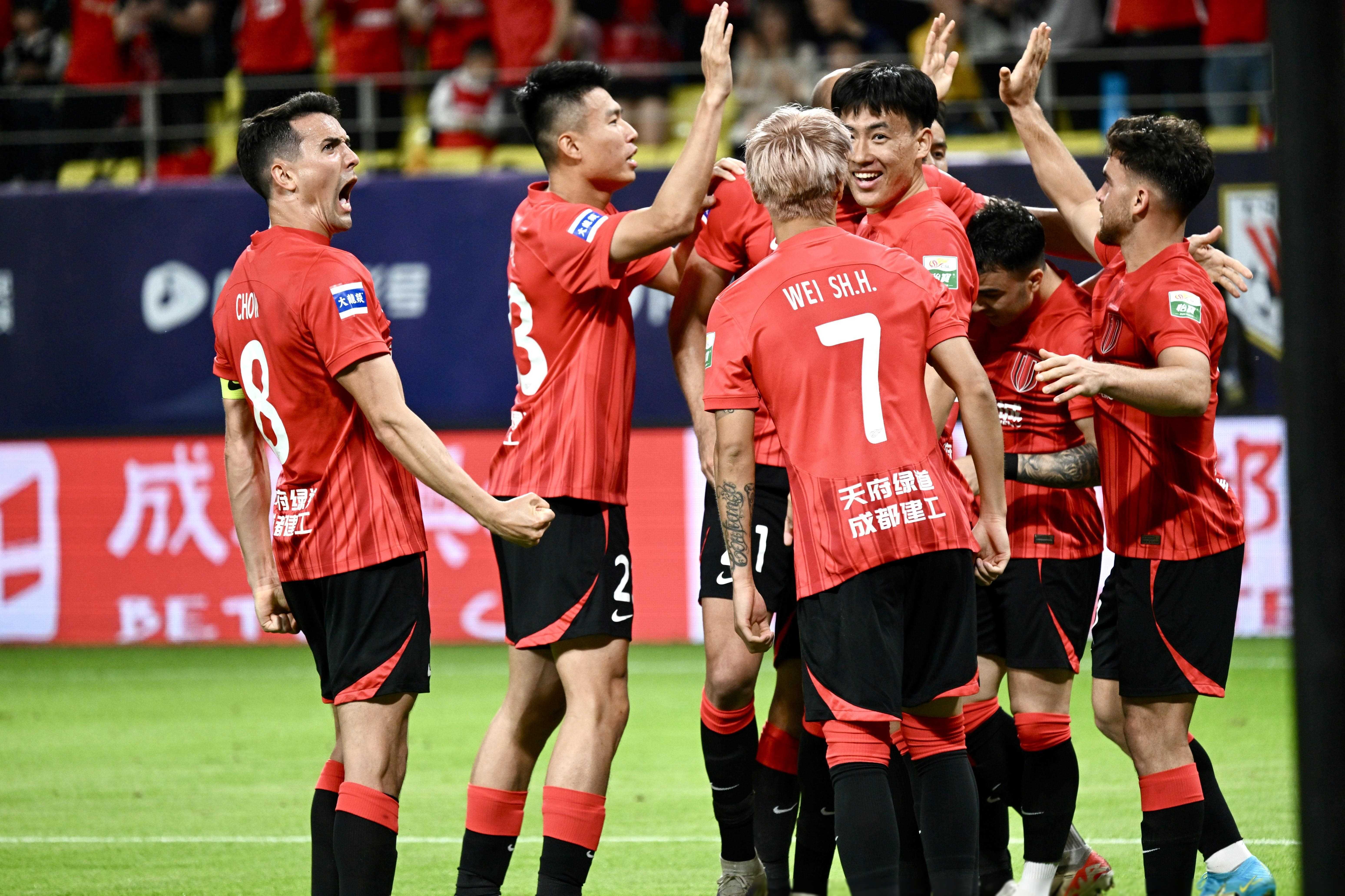 包含中超联赛球员奋力拼搏，场场精彩不容错过的词条