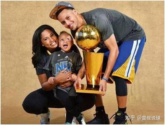 包含猛龙队主帅跳水庆祝，赛场感情表白让球迷感动落泪的词条