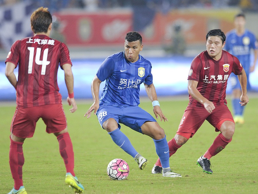 伊拉克球员转会亚冠球队，期待新赛季表现(伊拉克球员名单)