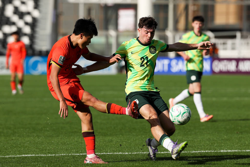 亚洲球队闯入决赛，挑战欧洲传统强队(亚洲足球锦标赛赛程)