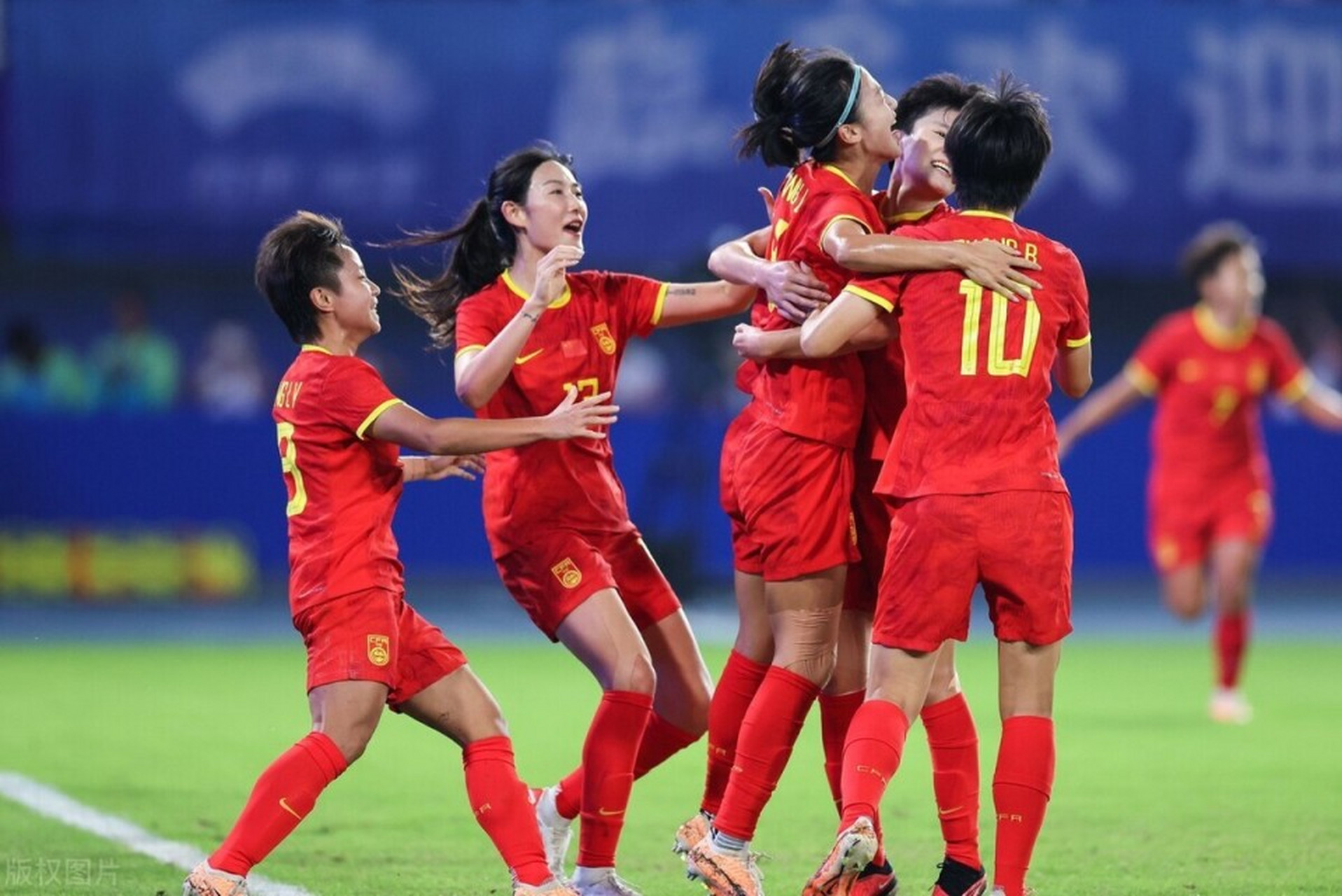 九州娱乐-中国女足稳定发挥，战胜对手力夺女足比赛头名(中国女足迎来生死战)